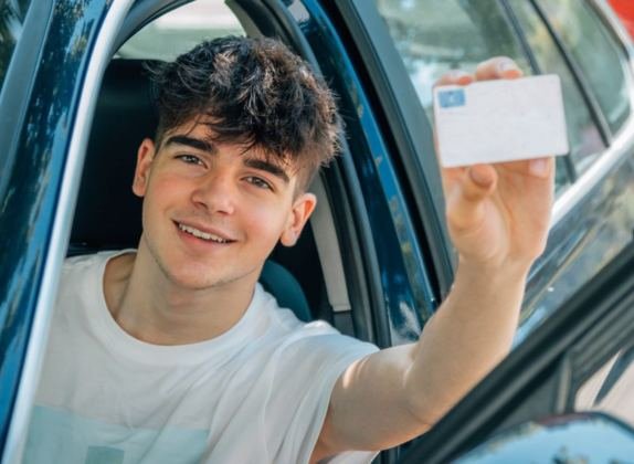 a que edad se puede sacar el carnet de conducir