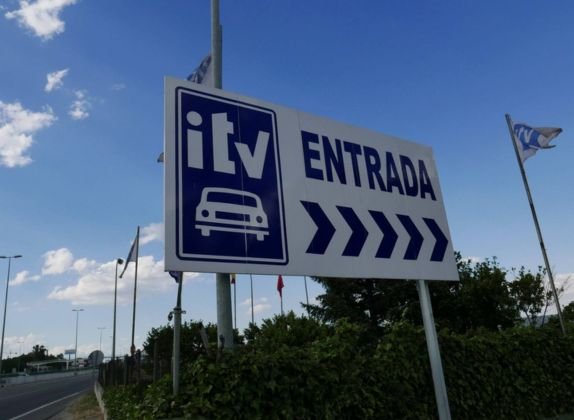 se puede para pasar la ITV sin carnet de conducir